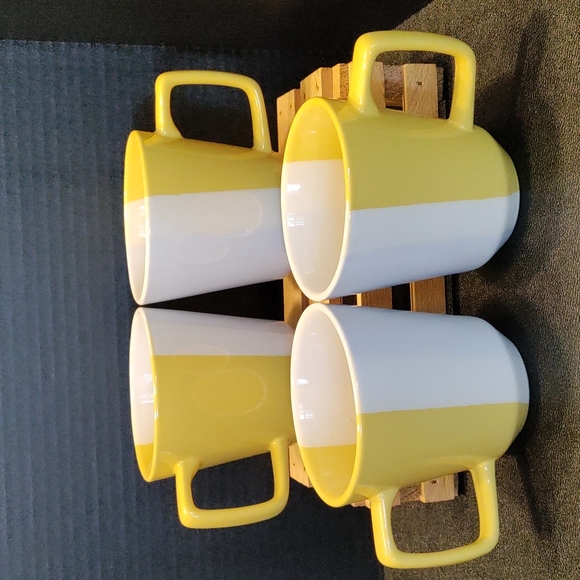 Room Essentials Other - Set of 4 tri-band mugs